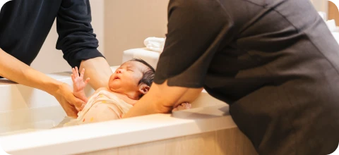 スタッフによる沐浴